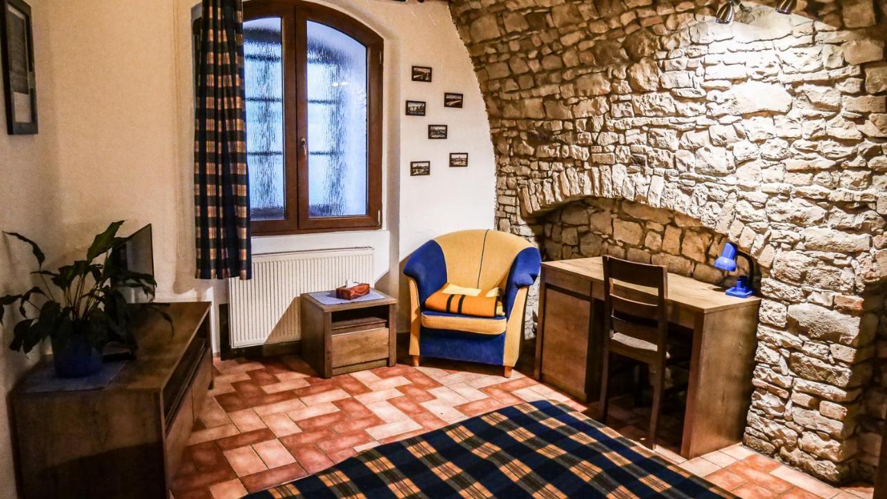 Penzion Na Hradbách Louny Exterior foto