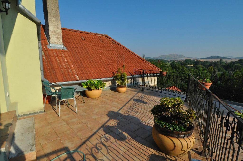 Penzion Na Hradbách Louny Exterior foto